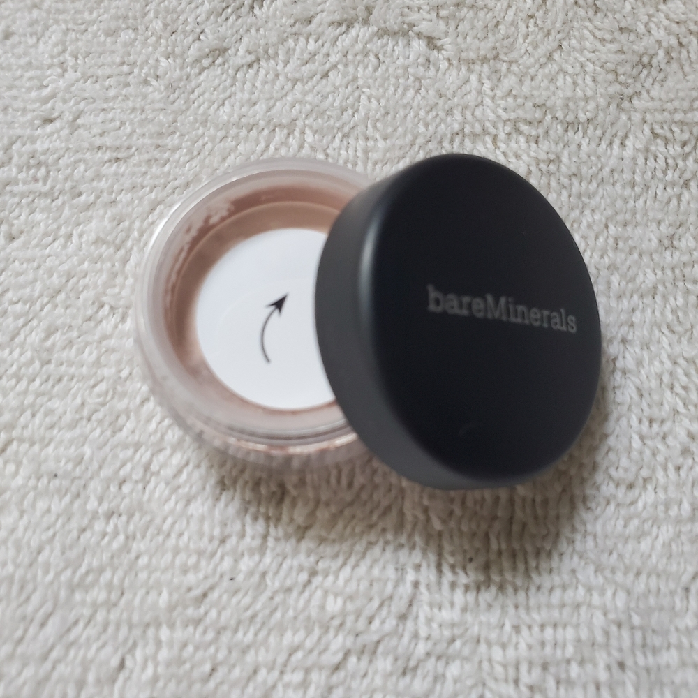 Loose eyeshadow